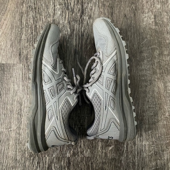 ASICS Shoes - Picture 2 of 5